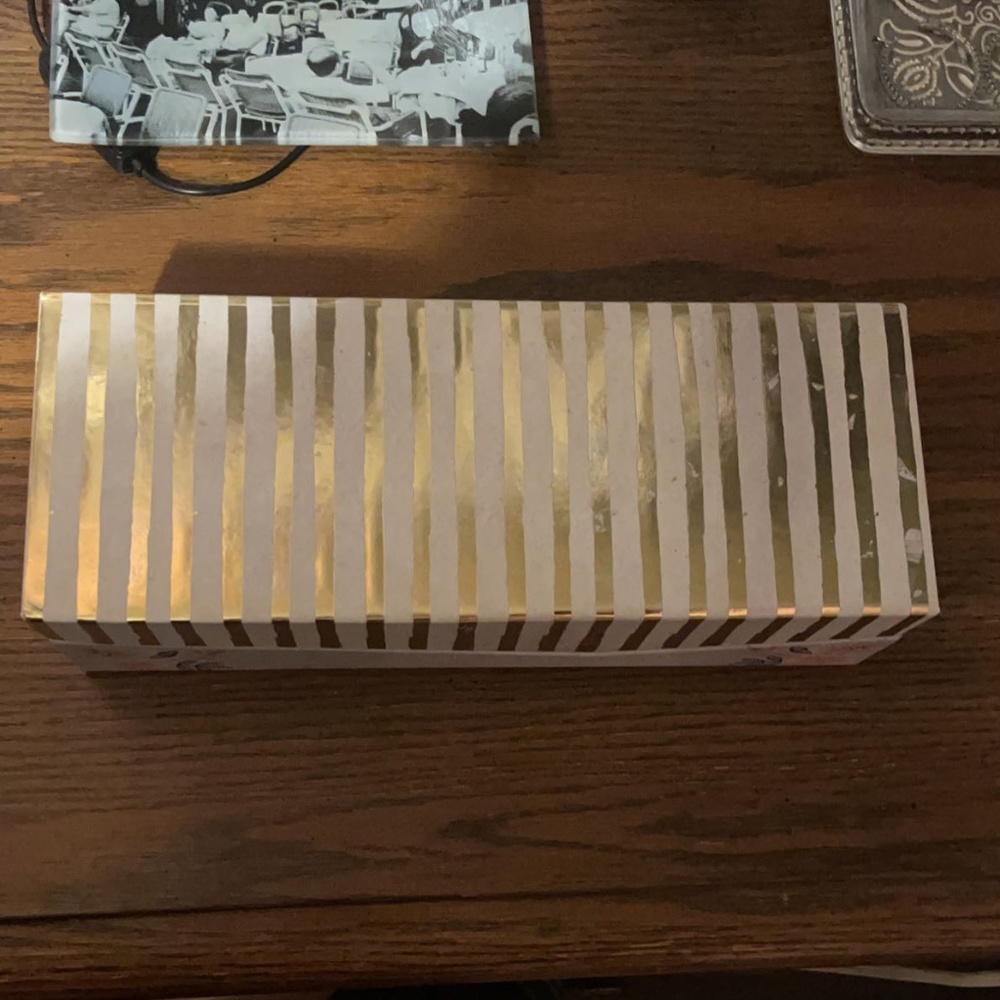 Decorative container